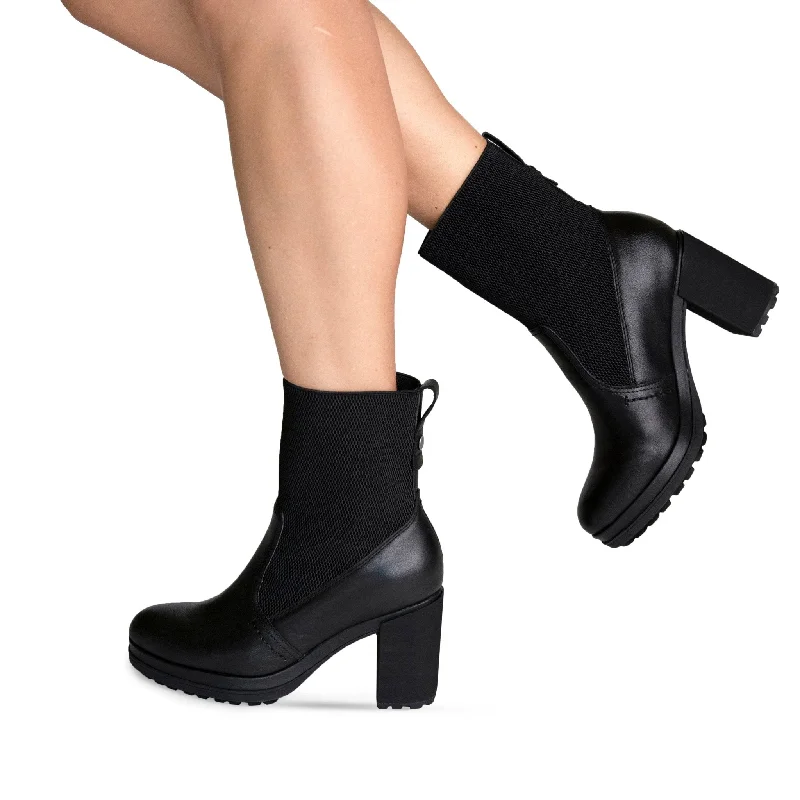 Survival Monochromatic Shoe Look  