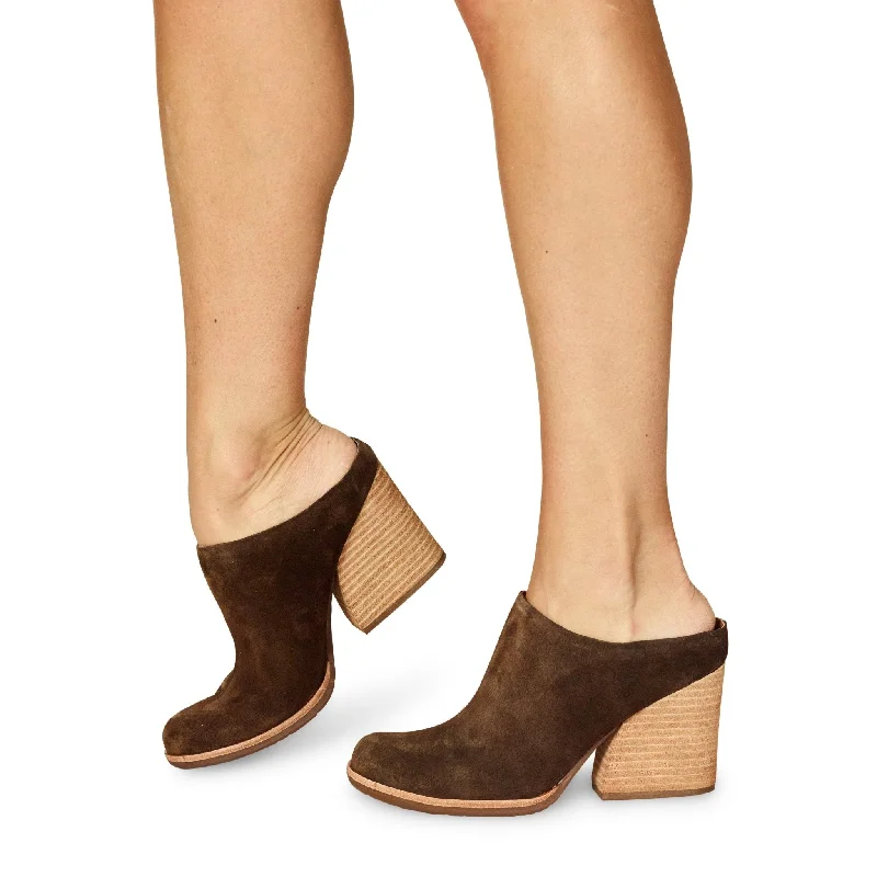 Challis Minimalist Sneaker Style  