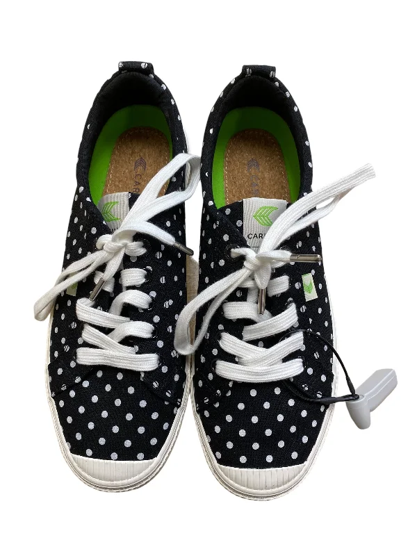 Black Shoes Sneakers Cariuma, Size 8.5 Tech - Inspired Sneaker Look  