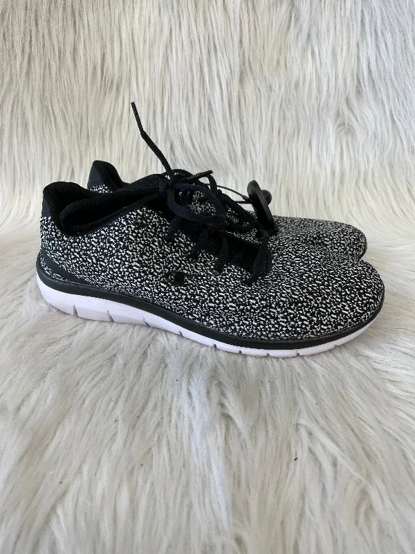 Black & White Shoes Sneakers Champion, Size 9.5 Minimalist Sneaker Style  
