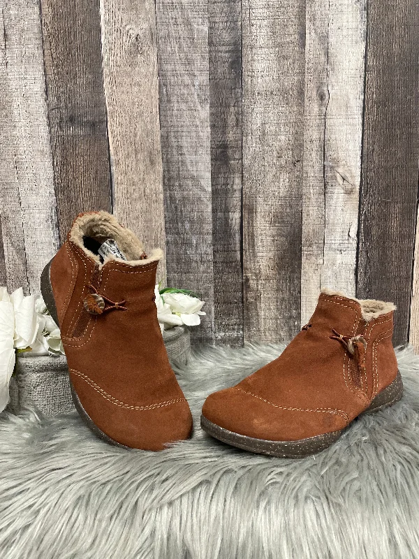 Boots Ankle Flats By Clarks In Brown, Size: 8 Chunky Platform Sneaker Style  