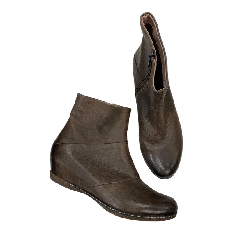 Boots Ankle Flats By Dansko In Brown, Size: 8.5 Art Deco - Inspired Shoe Look  