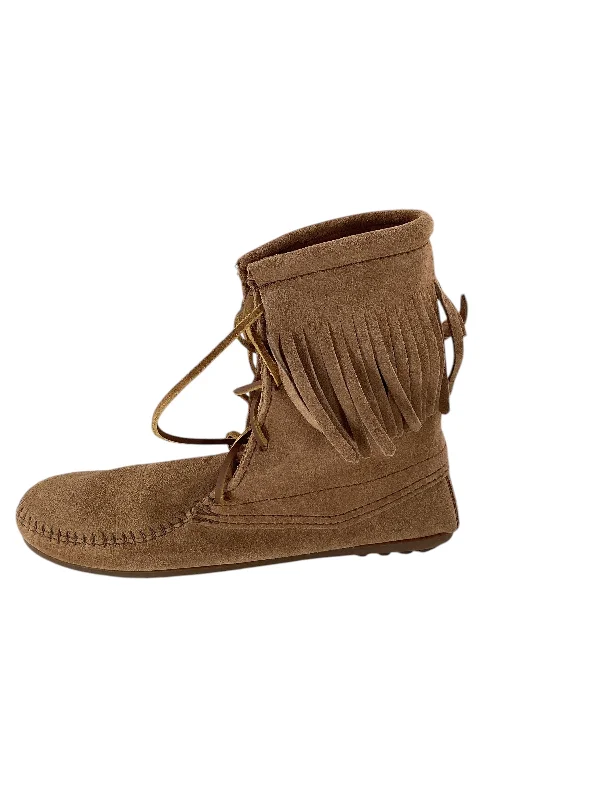 Boots Ankle Flats By Minnetonka In Brown, Size: 7 Monochromatic Shoe Look  