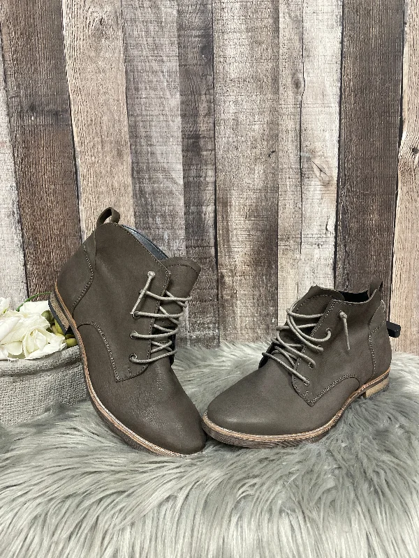 Boots Ankle Heels By Diba In Brown, Size: 8 Lightweight Tennis Sneaker Look  