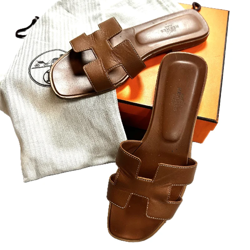 Brown Sandals Luxury Designer By Hermes, Size: 8.5 Mod Oxford Design  