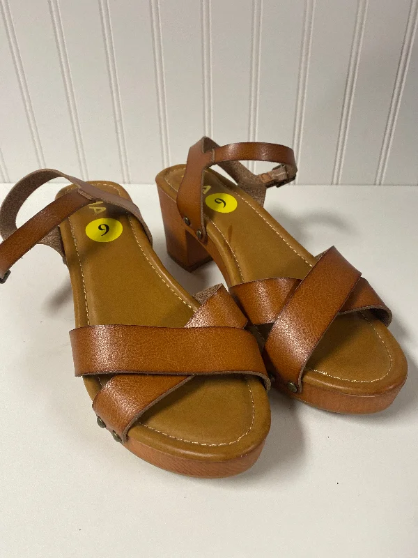 Brown Sandals Heels Block Mia, Size 9 Rubber - Sole Plimsoll Look  