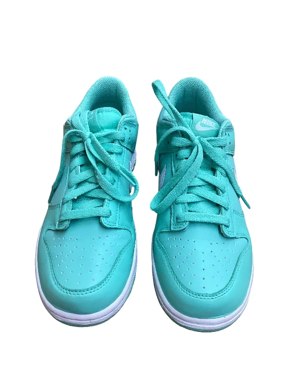 Green Shoes Sneakers Nike, Size 8.5 Quilted Shoe Design  