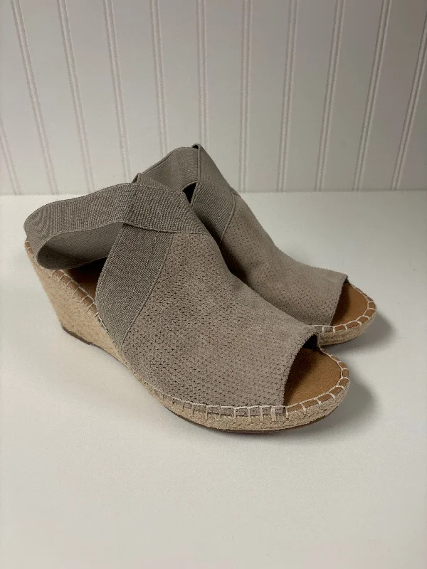 Taupe Sandals Heels Wedge Gentle Souls, Size 8 Checkered Shoe Pattern Look  