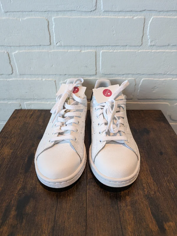 White Shoes Sneakers Adidas, Size 5.5 Inflatable Shoe Look 