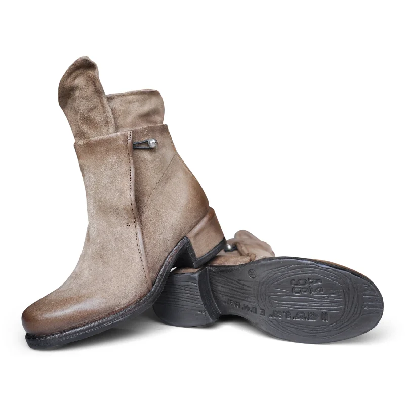 545225 - Tabacco Ankle Glow - in - the - Dark Shoe Design  