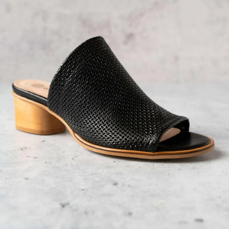Women's Sevilla Sandal In Black Beaded Moccasin Design 