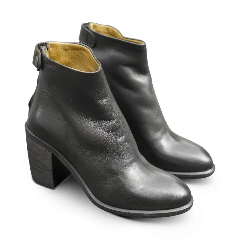 JADE03 - Black Retro Plimsoll Style  